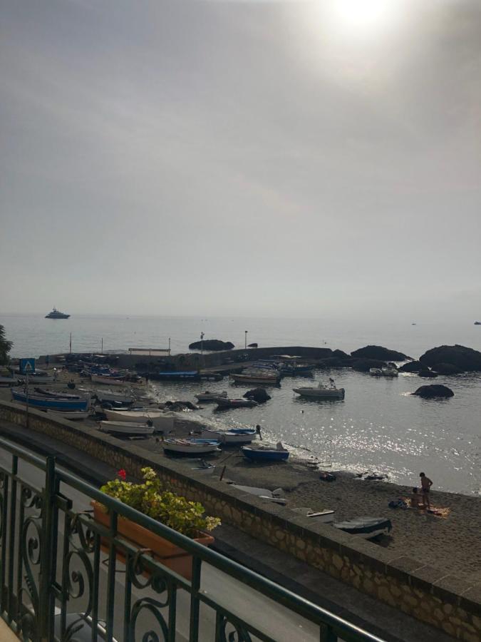 Hostel Beach House Giardini Naxos Dış mekan fotoğraf