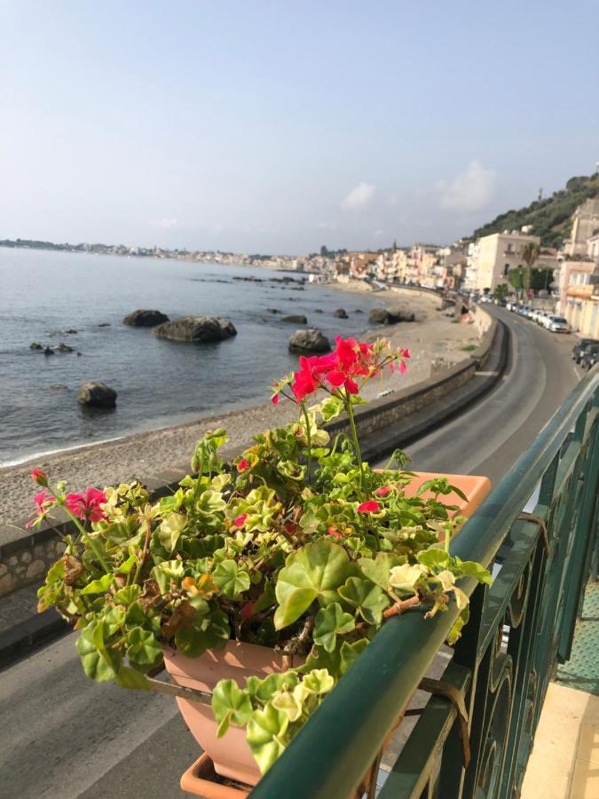 Hostel Beach House Giardini Naxos Dış mekan fotoğraf