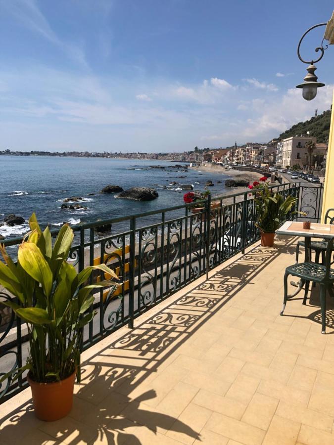 Hostel Beach House Giardini Naxos Dış mekan fotoğraf