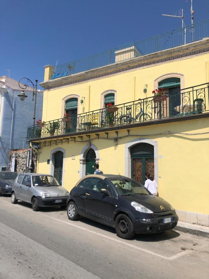 Hostel Beach House Giardini Naxos Dış mekan fotoğraf