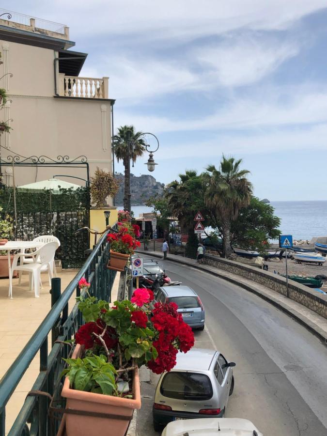 Hostel Beach House Giardini Naxos Dış mekan fotoğraf