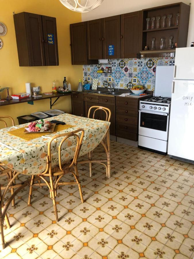 Hostel Beach House Giardini Naxos Dış mekan fotoğraf