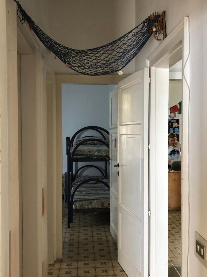 Hostel Beach House Giardini Naxos Dış mekan fotoğraf