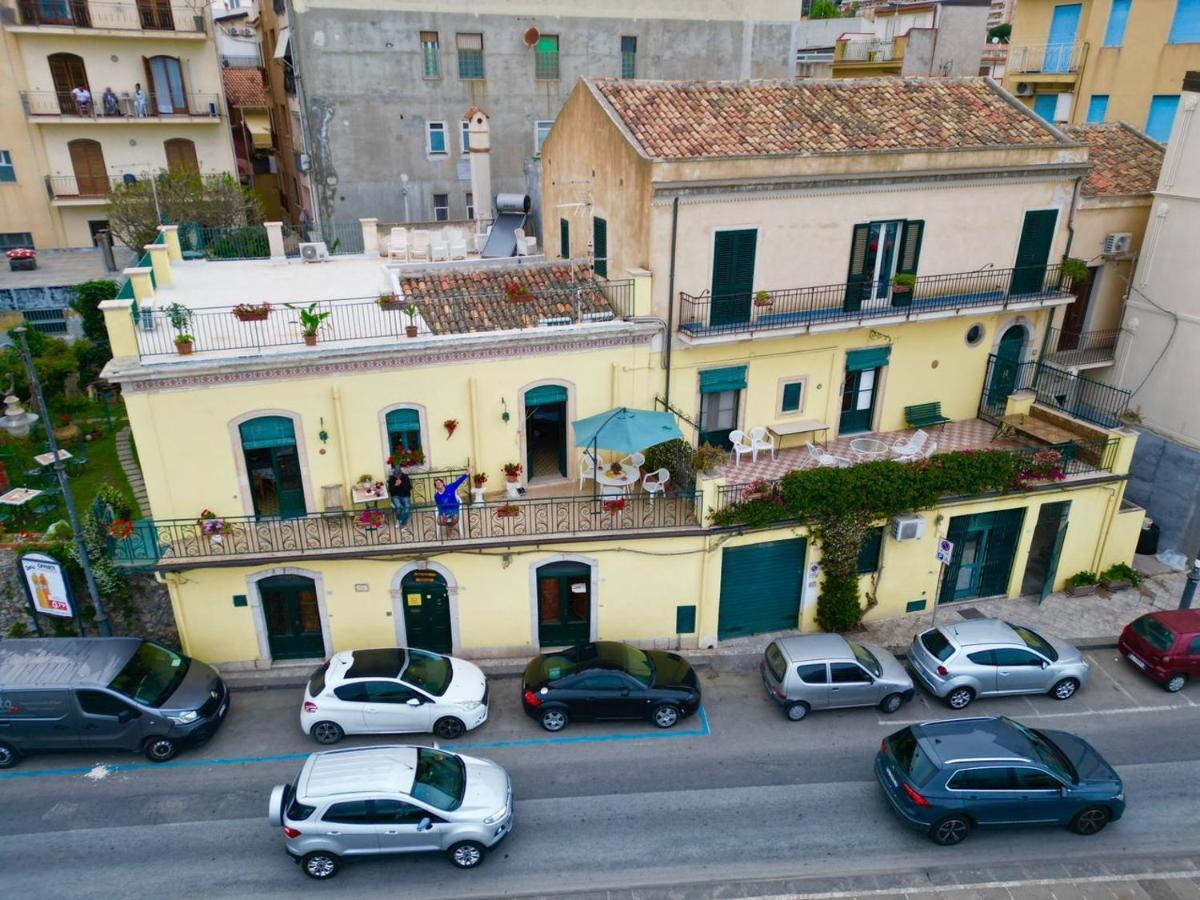 Hostel Beach House Giardini Naxos Dış mekan fotoğraf