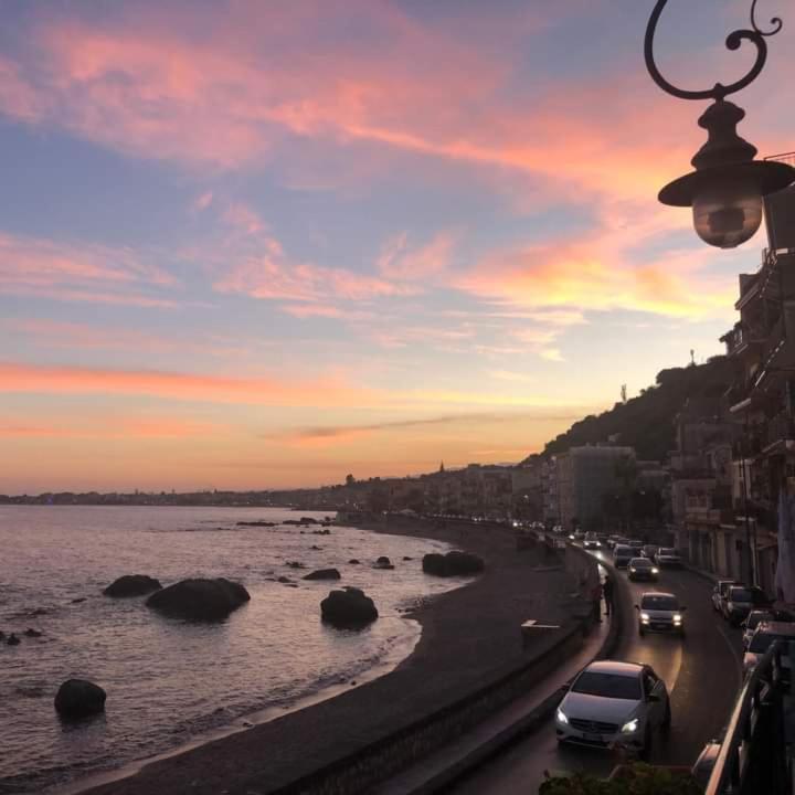 Hostel Beach House Giardini Naxos Dış mekan fotoğraf